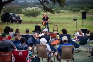 Jack Ingram plays at Vintage Oaks